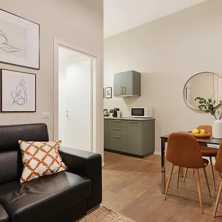 New & Cozy In Porta Romana Апартаменты *