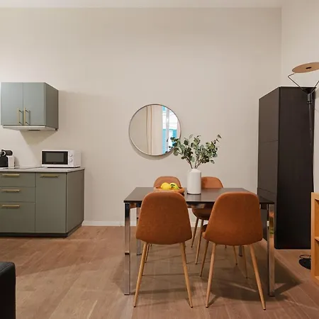 New & Cozy In Porta Romana Апартаменты *